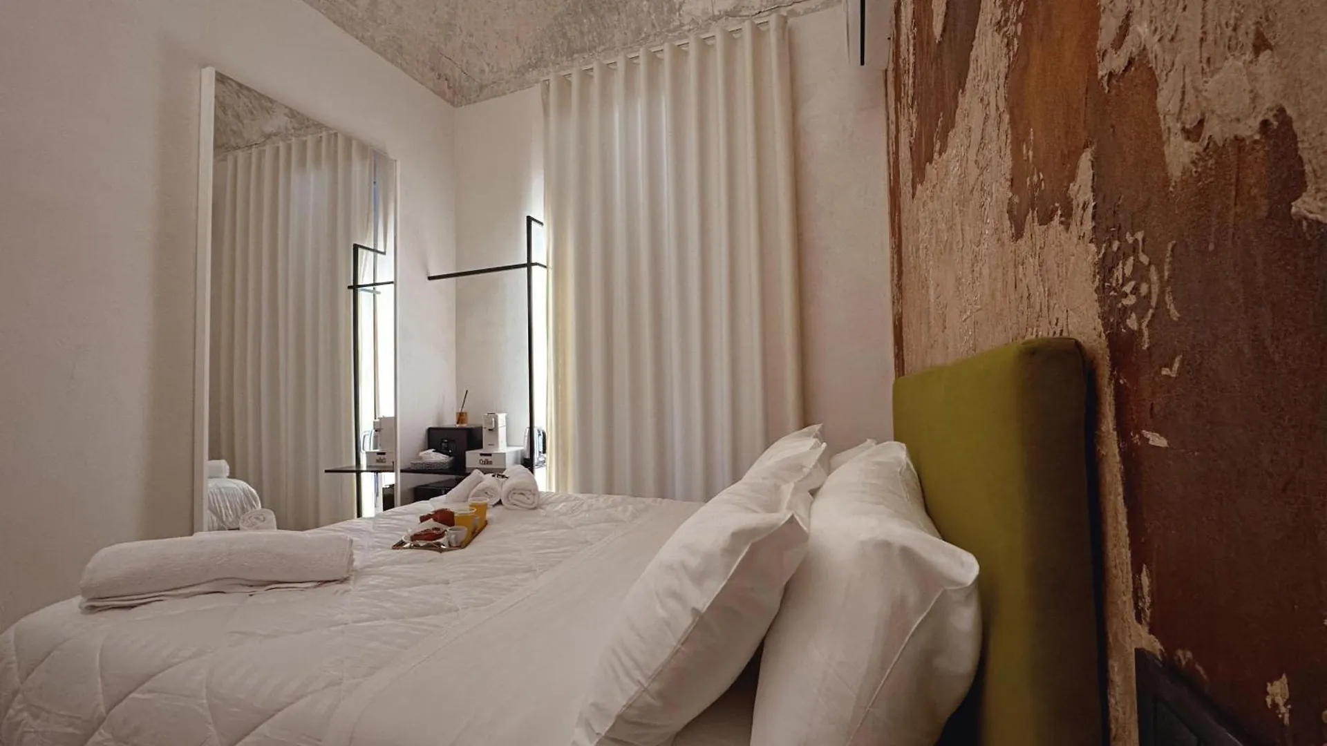 Corona Suite & Rooms Palermo 0*,  Italien