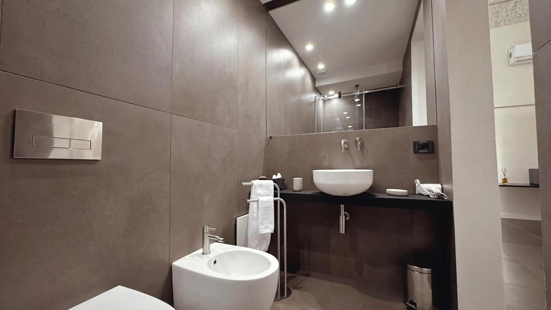 Corona Suite & Rooms Palermo Italia