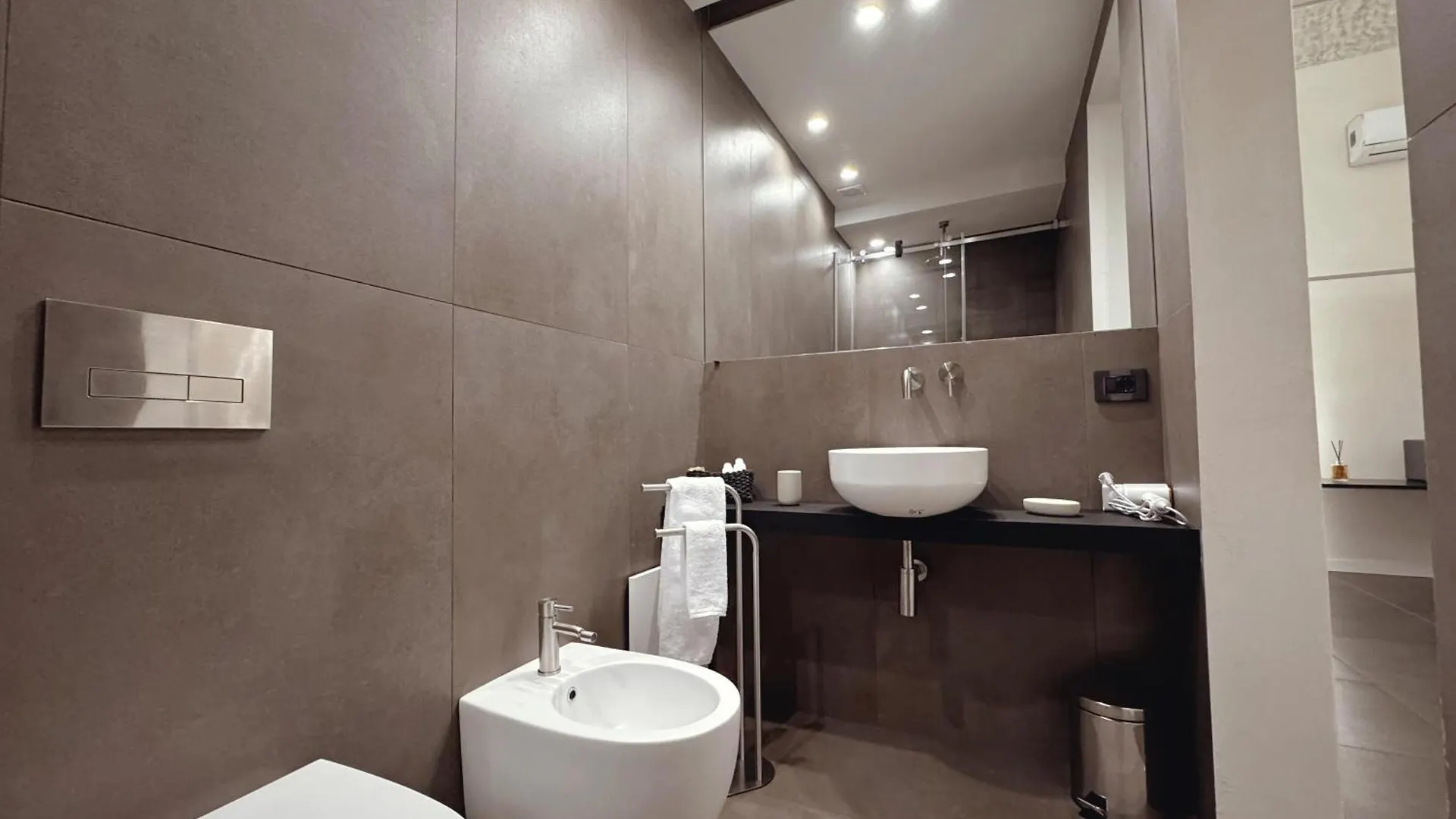Corona Suite & Rooms Palermo 0*,  Italia